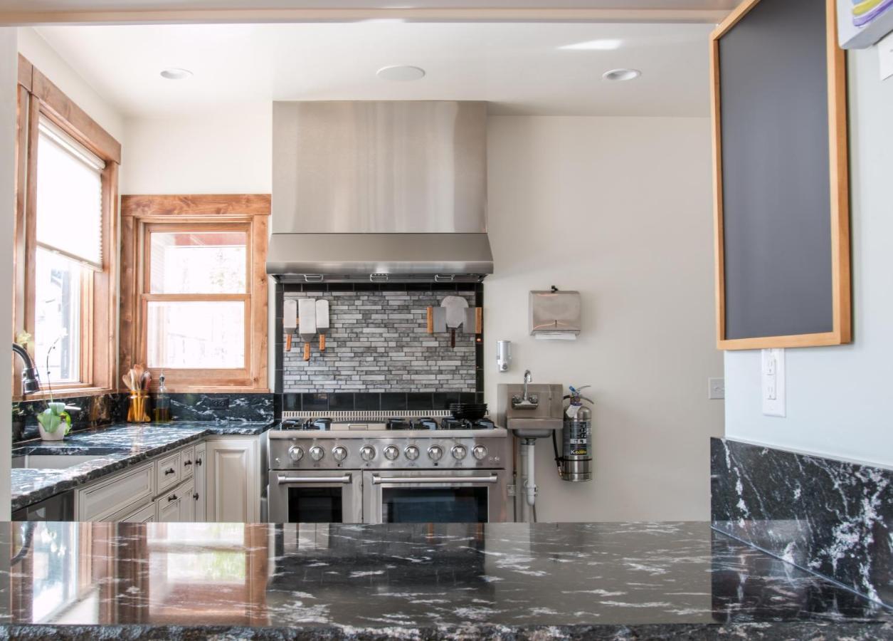 Clear Creek Inn Τζώρτζταουν Εξωτερικό φωτογραφία